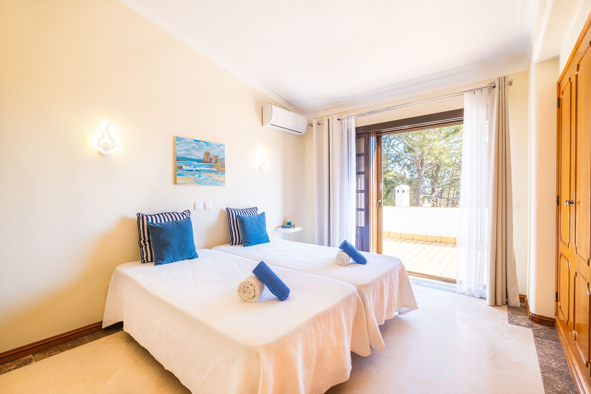 5 bedrooms, in-room safe, iron/ironing board, free WiFi