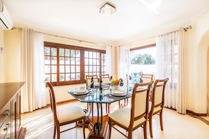 Dining - Charming Villa with Heatable Pool and BBQ (Albufeira)