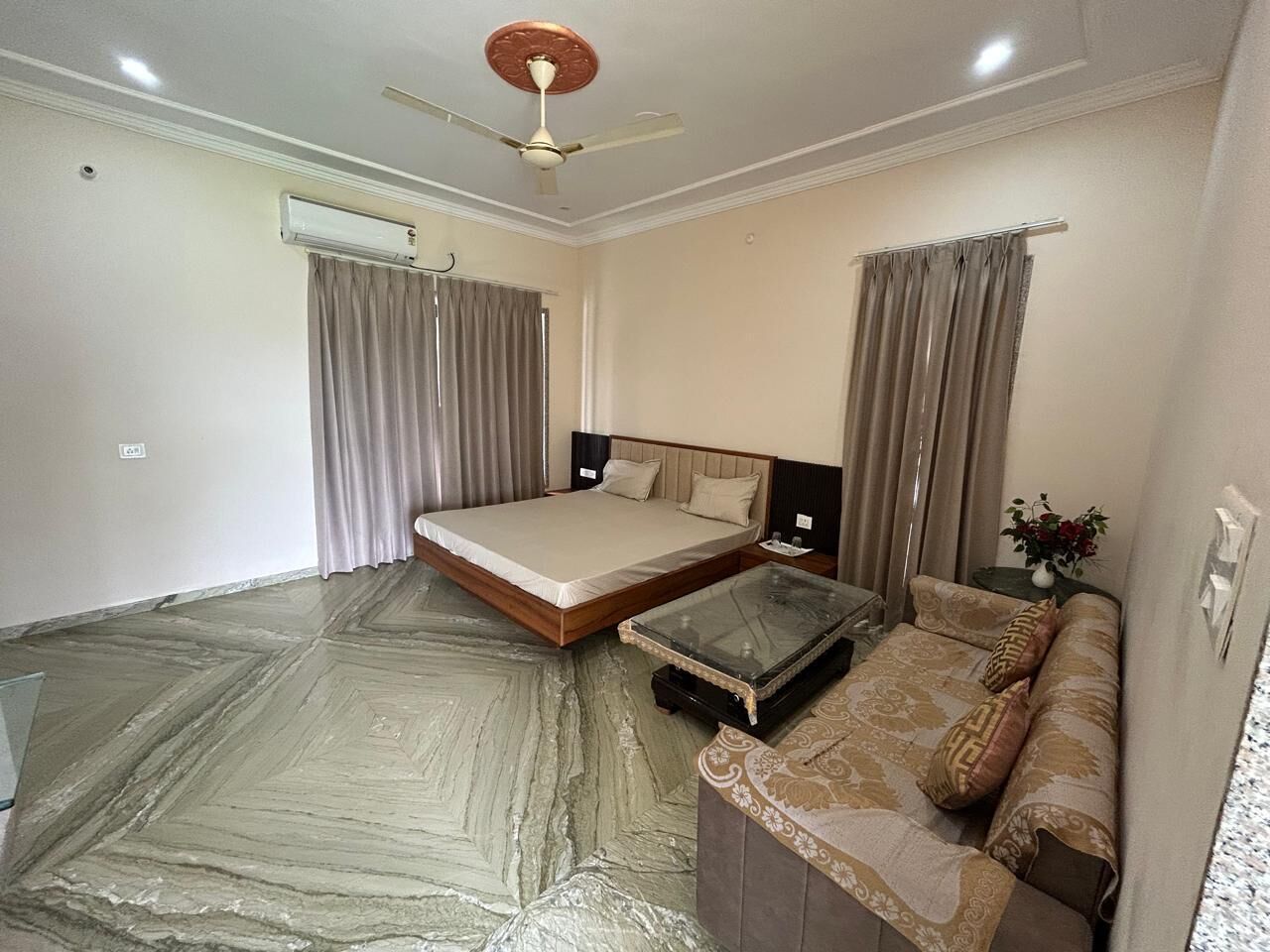 Deluxe Double Room, Garden View | Desk, free WiFi