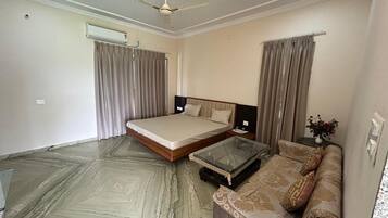 Deluxe Double Room, Garden View | Desk, WiFi (free)