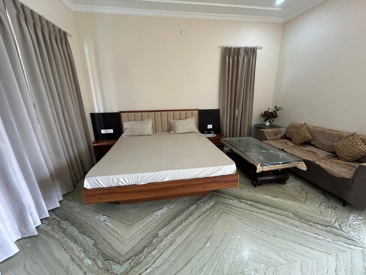 Deluxe Double Room, Garden View | Desk, WiFi (free)