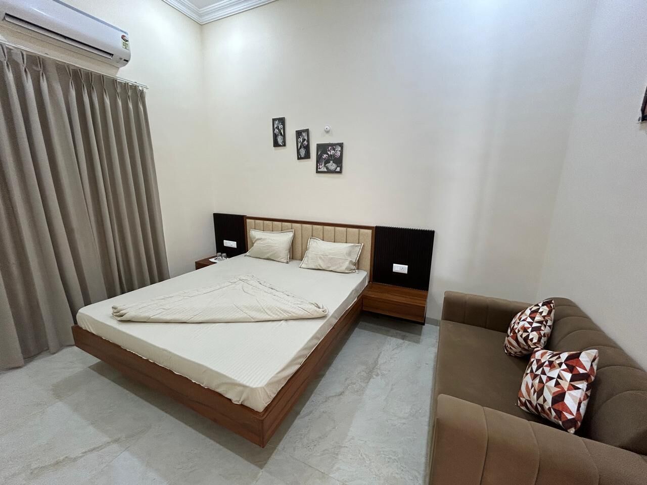 Deluxe Double Room, Garden View | Desk, WiFi (free)