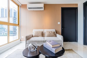 House - w Upscale 1BR w AC in Vibrant Obarrio (Panama City)