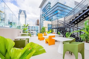 House - w Upscale 1BR w AC in Vibrant Obarrio (Panama City)