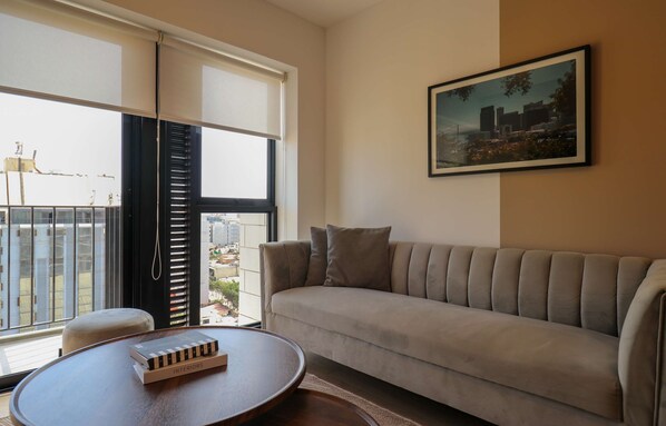 Room - w Charming 2BR w Balcony View in Miraflores (Lima)