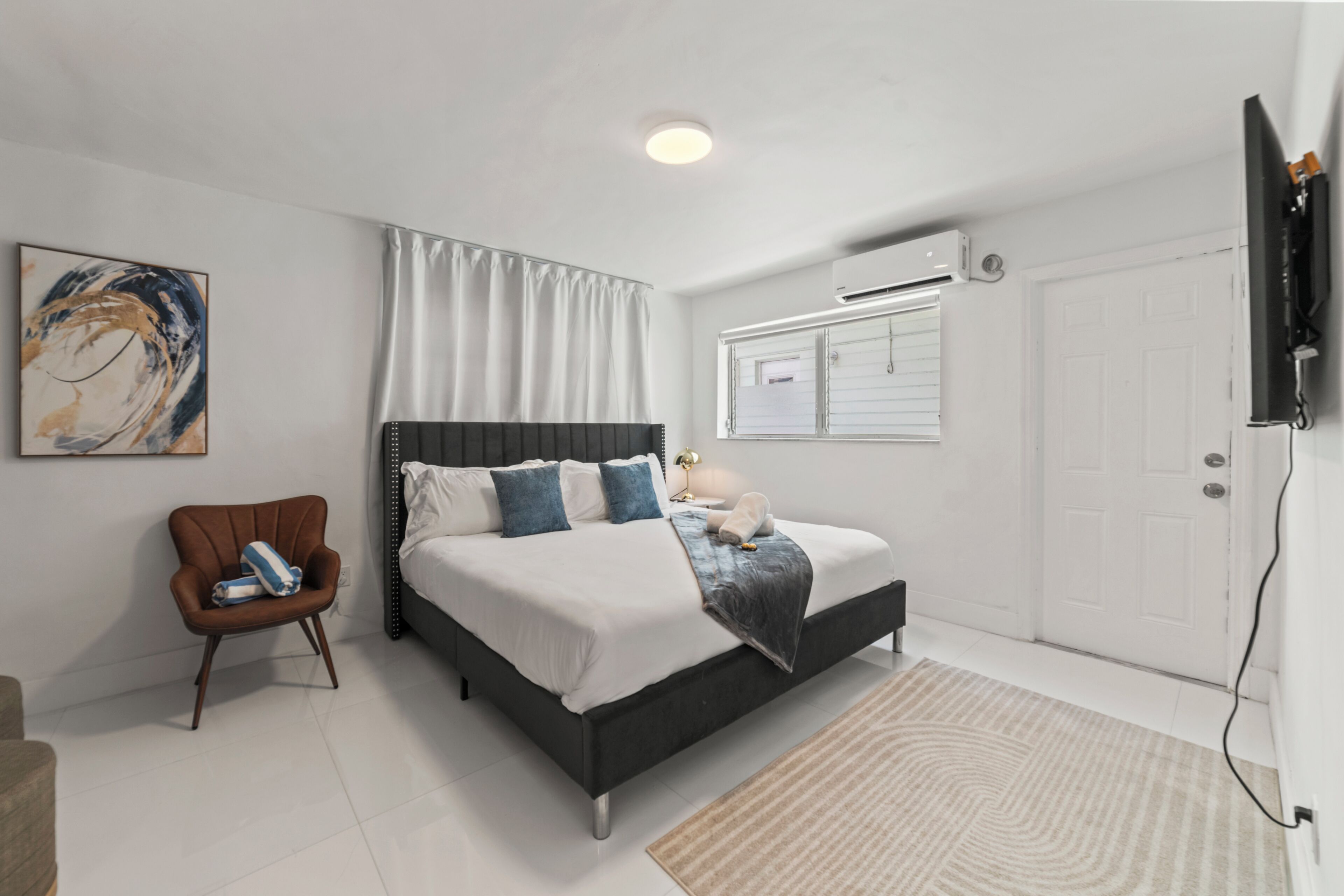 Deluxe appartement, uitzicht op zee | Een strijkplank/strijkijzer, gratis wifi, beddengoed