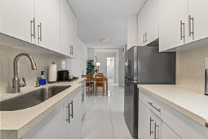 Deluxe-Apartment, Meerblick | Eigene Küche