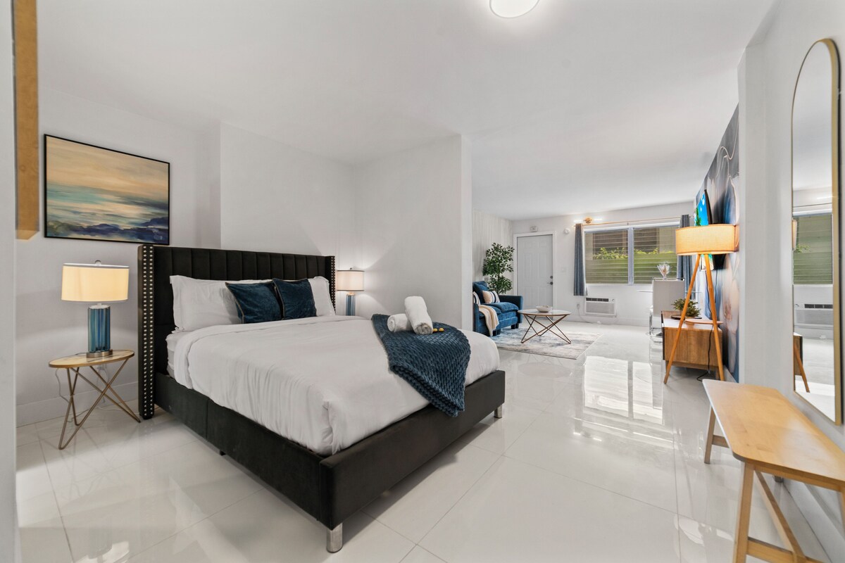 Estúdio luxo, vista para o mar | Ferros/tábuas de passar roupa, Wi-Fi de cortesia, roupa de cama