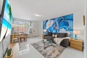 Deluxe Studio | Living room - South Beach Boutique Suites (Miami Beach)