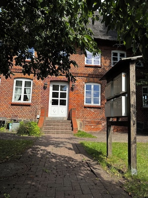 Exterior - A Vacation Under a Thatched Roof—Near Lake Ratzeburg (Thandorf)