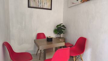 Deluxe Double Room | Dining