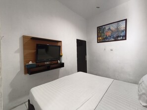 Deluxe Double Room | Desk, free WiFi, bed sheets - Hotel O near Mall Boemi Kedaton 2 (Bandar Lampung)