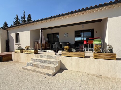 Villa With Pool and Jacuzzi Near Chateauneuf-du-pape - 9 People