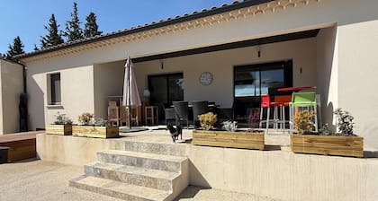 Villa With Pool and Jacuzzi Near Chateauneuf-du-pape - 9 People