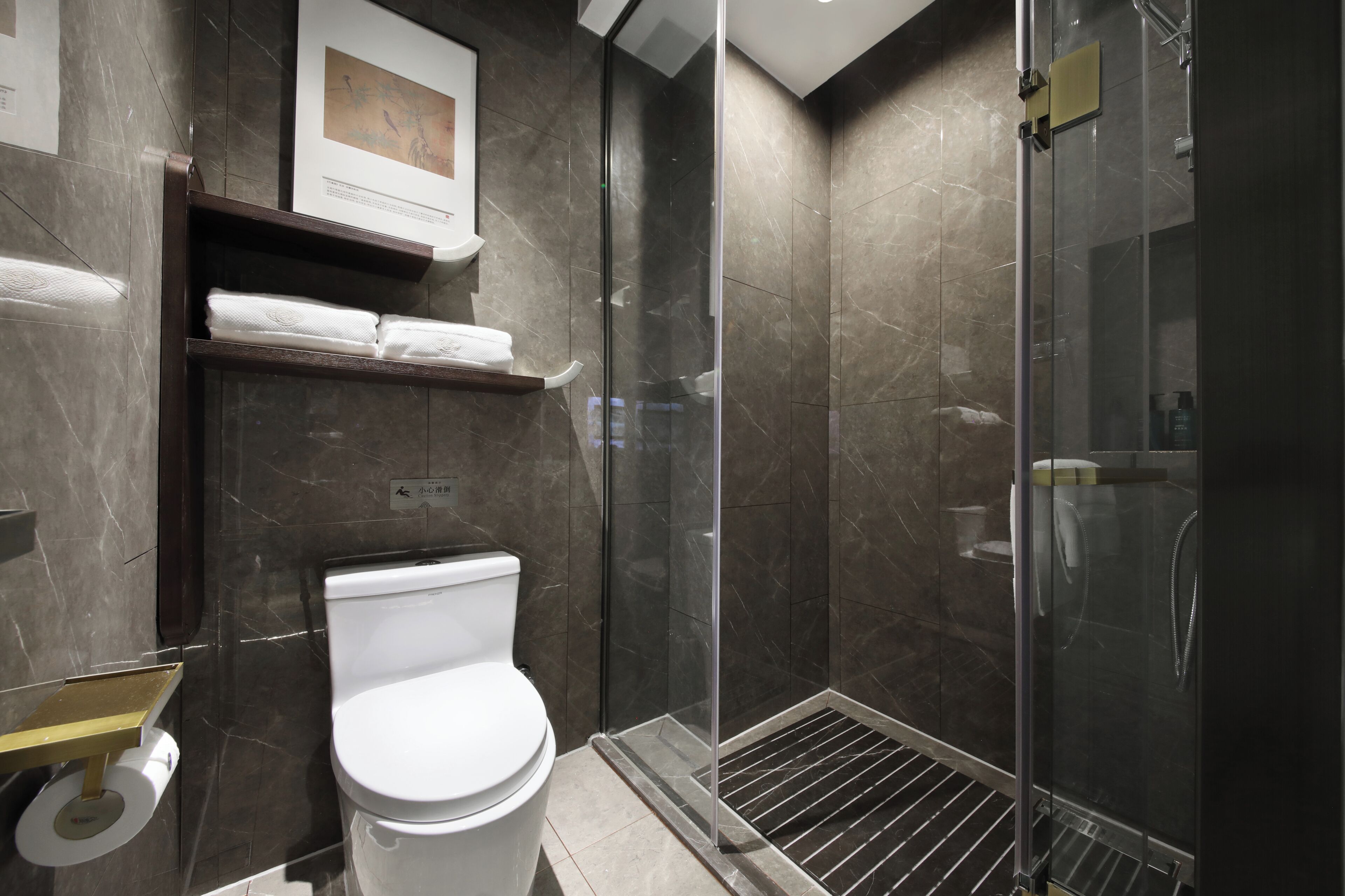 Kamar Twin Klasik | Kamar mandi | Shower, pancuran hujan, perlengkapan mandi gratis, dan pengering rambut