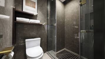 Kamar Twin Klasik | Kamar mandi | Shower, pancuran hujan, perlengkapan mandi gratis, dan pengering rambut