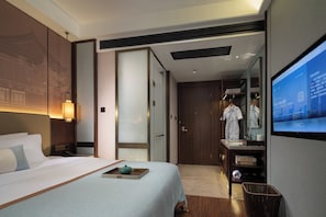 Desk, laptop workspace, WiFi (free) - Tingbo Hotel Changsha IFS Wuyi Square (Changsha)