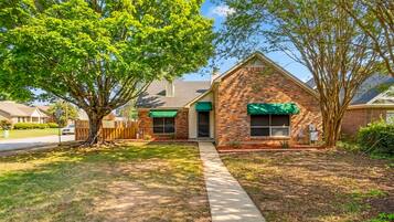House | 3 bedrooms, high-speed internet