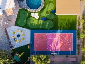 House - Golf Simulator Pool Sports Court Sleeps 24 (Mesa)