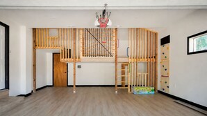Room - Peak State Hot Tub Sauna Arcade (Littleton)