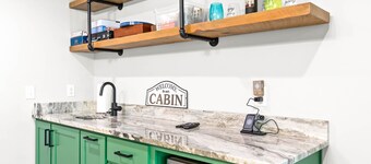 Mtn Retreat w Hot Tub Resort Amenities Grill