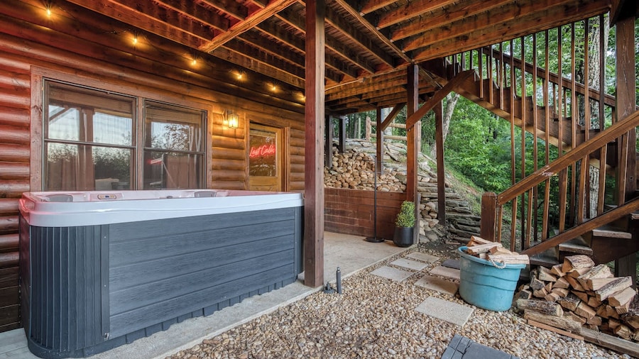 Mountain Views Sauna Hot Tub Movie Theater