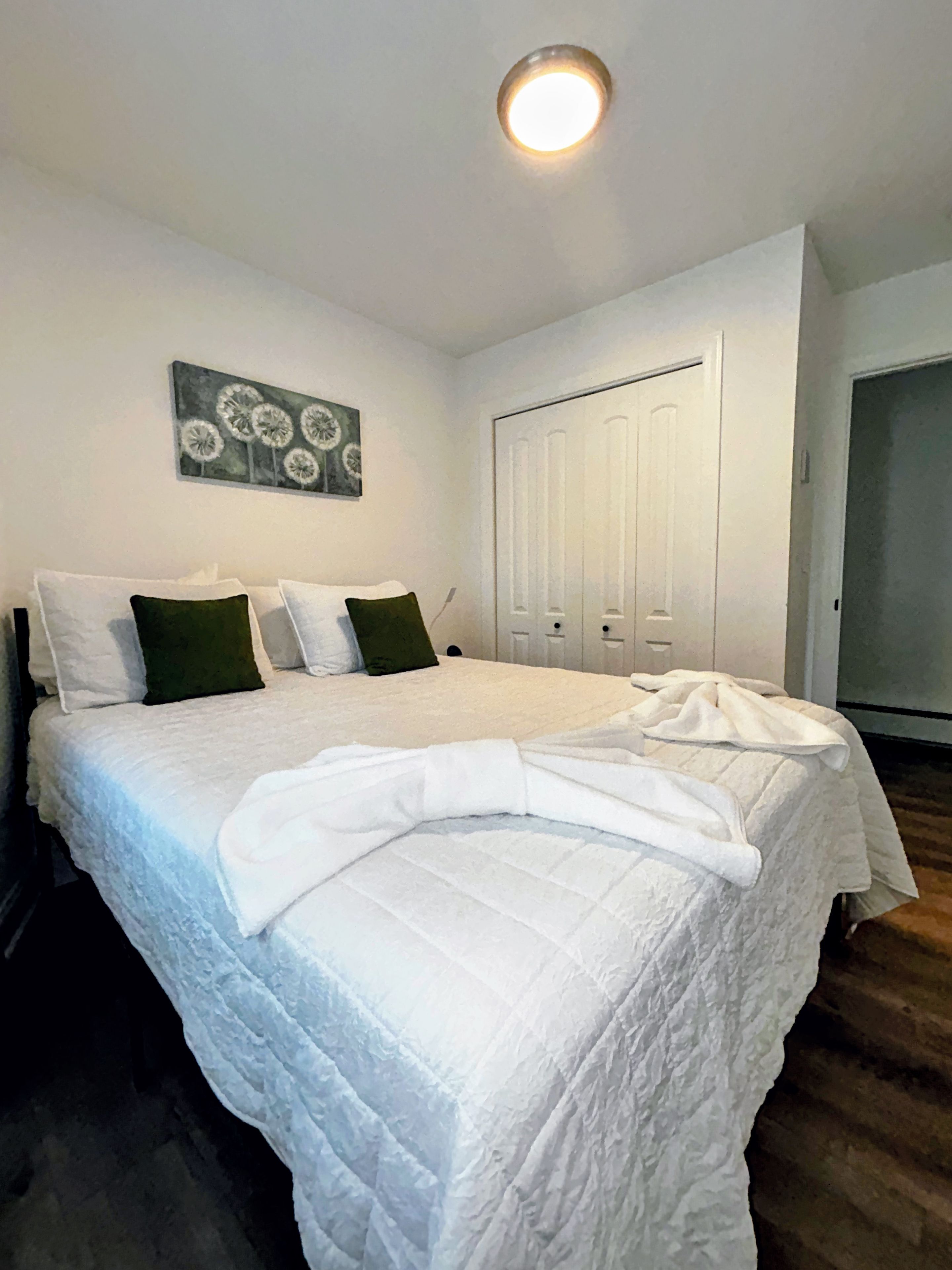 4 habitaciones, tabla de planchar con plancha, wifi y ropa de cama 