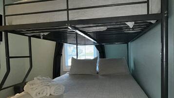4 bedrooms, iron/ironing board, WiFi, bed sheets