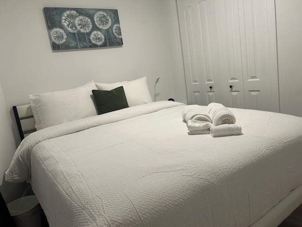 4 bedrooms, iron/ironing board, WiFi, bed sheets