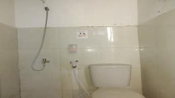 Standard Twin Room | Bathroom