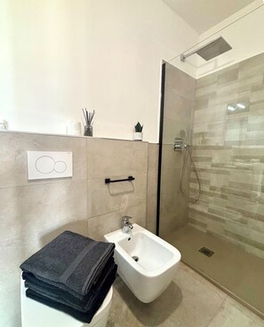 Bathroom - A wonderful apartment in fantastic Borgio with parking (Borgio)