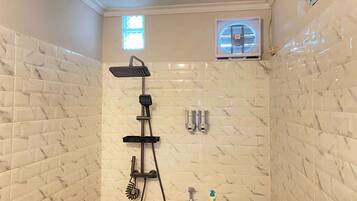 Deluxe Double Room | Bathroom