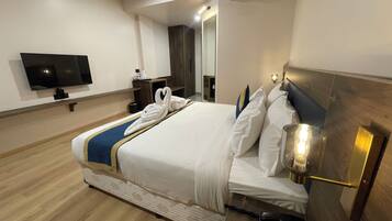 Business Double or Twin Room, Non Smoking, City View | In-room safe, soundproofing, iron/ironing board (on request)