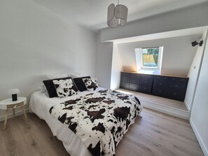 Nhà | 4 phòng ngủ, bàn ủi/dụng cụ ủi quần áo 