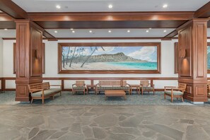 Interior - Waikiki Banyan Corner Unit w/ In-Unit W/D & Parking (Honolulu)