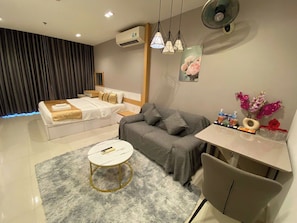 Studio Suite, City View - Saigon Airport Living Luxury Skycenter (Tan Son Hoa)
