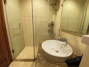 Studio Suite, City View | Bathroom - Saigon Airport Living Luxury Skycenter (Tan Son Hoa)