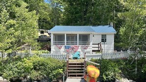 Unclassified image, 2 of 26, button - Little Pick Limt 6 2 Bedroom Cabin (Sebago)