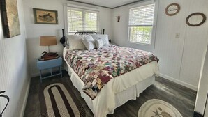 Unclassified image, 5 of 26, button - Little Pick Limt 6 2 Bedroom Cabin (Sebago)