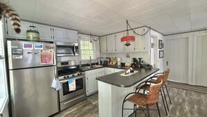 Unclassified image, 4 of 26, button - Little Pick Limt 6 2 Bedroom Cabin (Sebago)