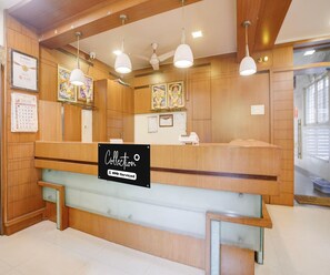 House | Reception - Deluxe Mega Inn (Hospet)