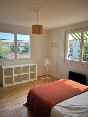 3 bedrooms, iron/ironing board, WiFi, bed sheets - Bright 3-bed garden house, 12 min walk to Bayonne (Bayonne)