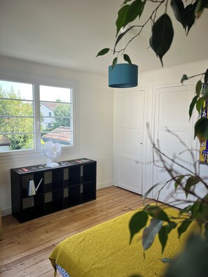 3 dormitorios, tabla de planchar con plancha, wifi y ropa de cama