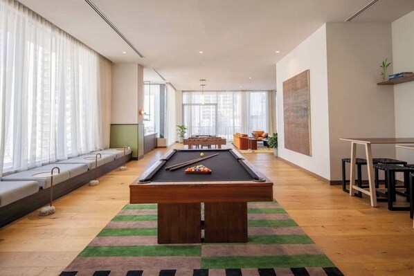 Games room - Modern 1BR with Pool Near Brickell & Downtown Miami (Miami)
