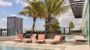 Indoor pool - Modern 1BR with Pool Near Brickell & Downtown Miami (Miami)
