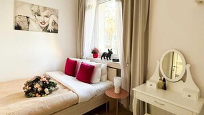 Apartment | 1 Schlafzimmer, laptopgeeigneter Arbeitsplatz, Bügeleisen/Bügelbrett
