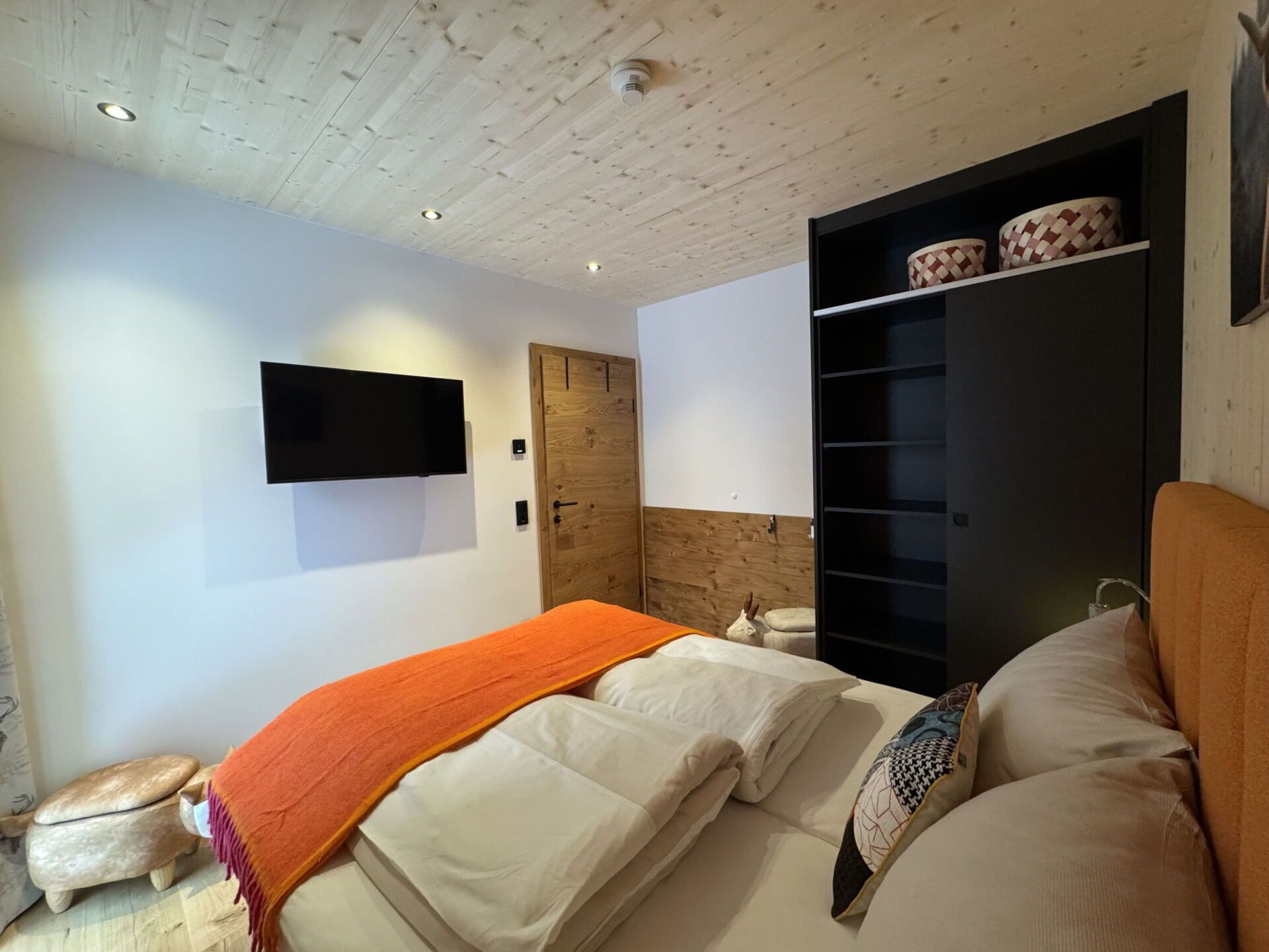 Lit de bébé portatif, accès au Wi-Fi (inclus), literie fournie