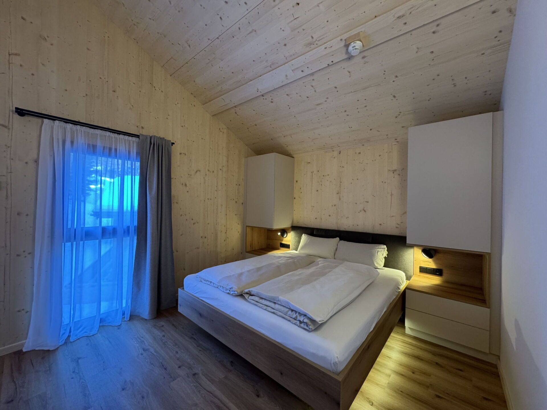 4 quartos, berço de viagem, Wi-Fi de cortesia, roupa de cama