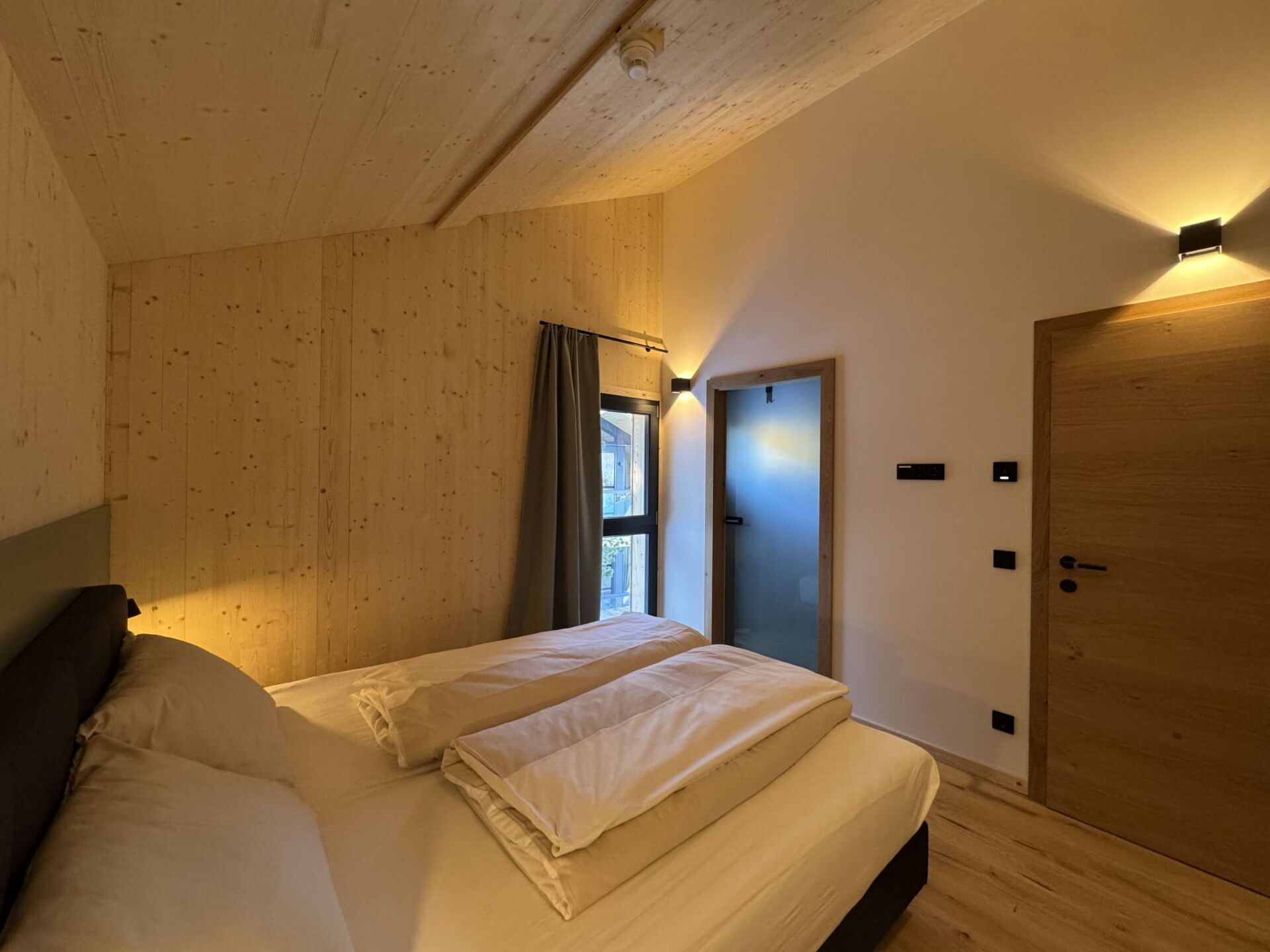 4 quartos, berço de viagem, Wi-Fi de cortesia, roupa de cama