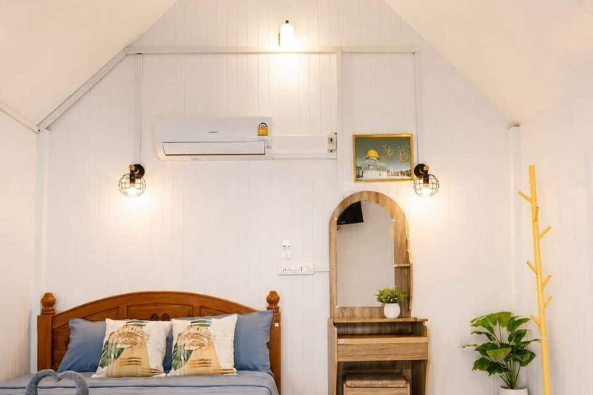Habitación clásica, patio, vista a la colina | Wifi gratis y ropa de cama